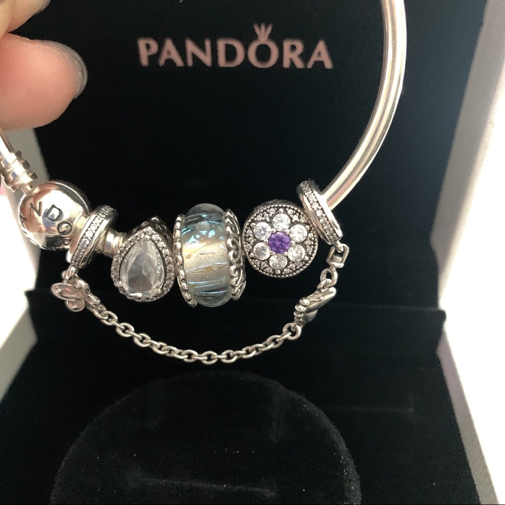Pandora bangle size 17